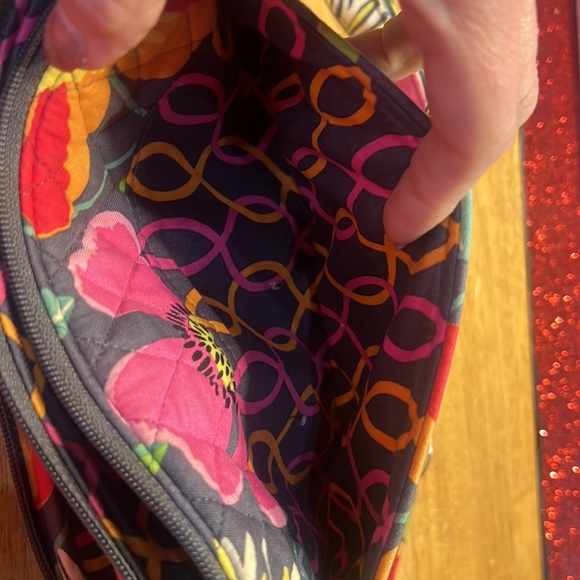 Vera Bradley Cross body all in one purse. Only used 1 time. - Picture 4 of 4